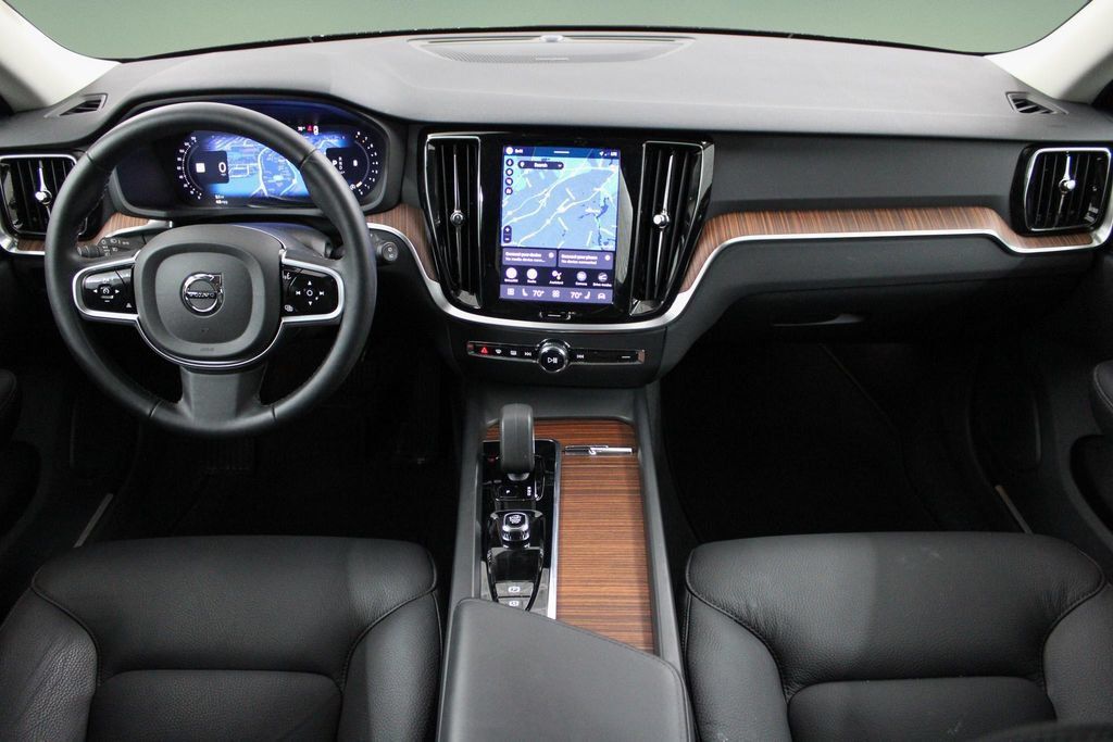 Used 2025 Volvo V60 B5 Cross Country Plus AWD/4WD image 19