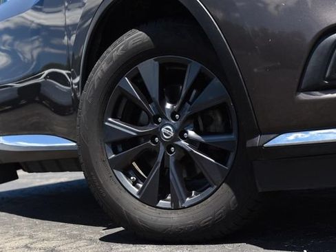 Used 2017 Nissan Murano SV w/ Premium Plus Package FWD image 3