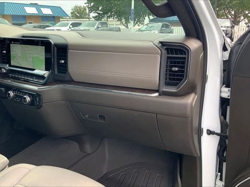 Used 2025 GMC Sierra 2500 SLE AWD/4WD image 15