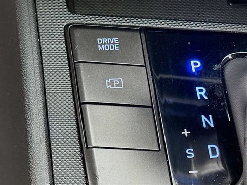 Used 2025 Hyundai Elantra Sport FWD image 19