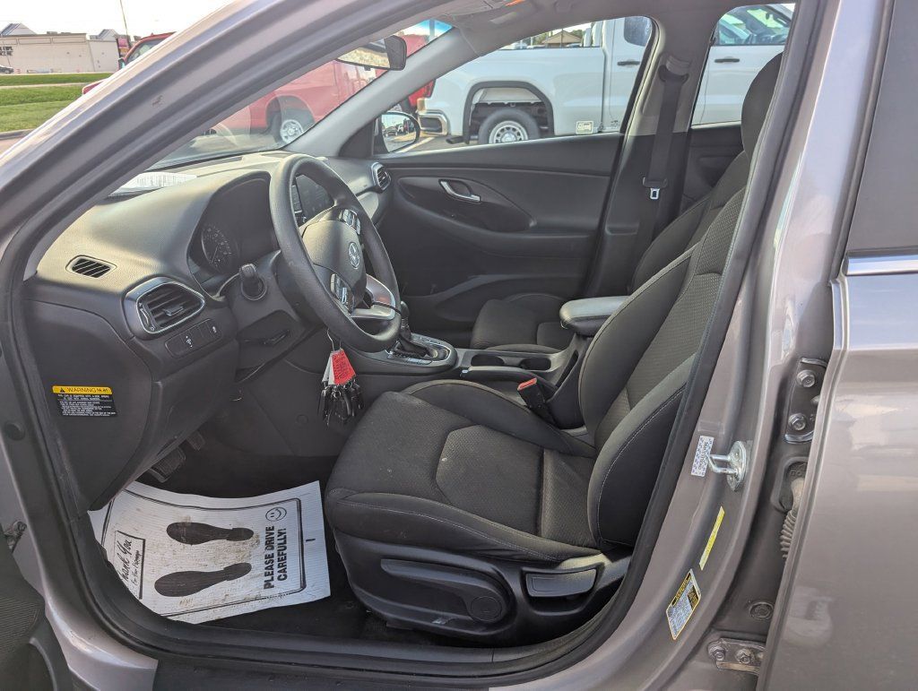 Used 2020 Hyundai Elantra GT FWD image 12
