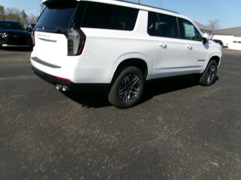 New 2026 Chevrolet Suburban Z71 w/ Comfort Package image 6