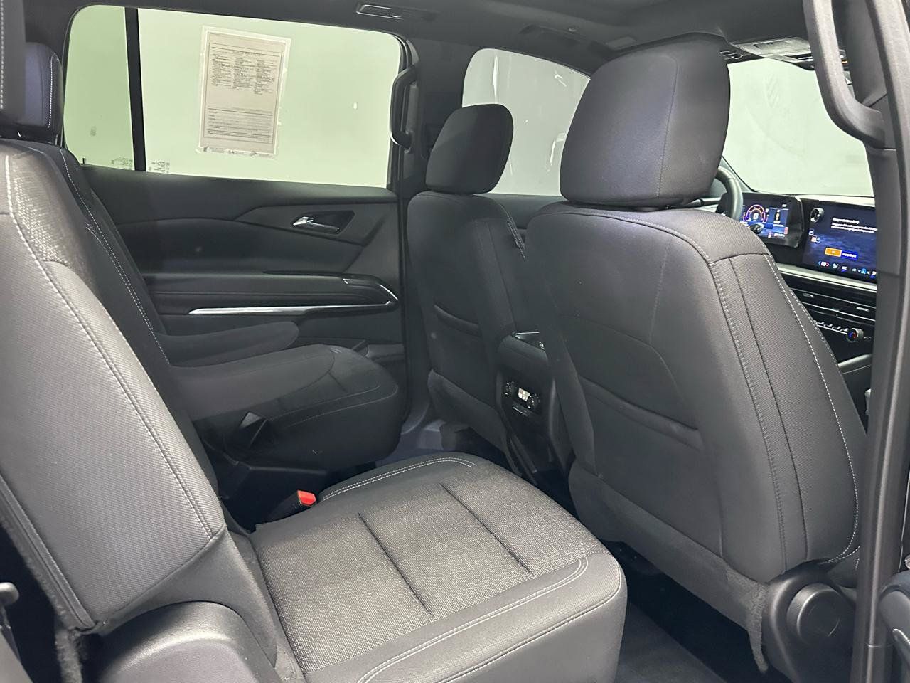 Used 2025 Chevrolet Traverse LT w/ Sun and Wheel Package FWD image 16