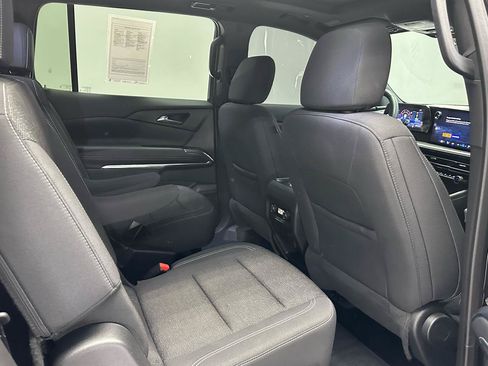 Used 2025 Chevrolet Traverse LT w/ Sun and Wheel Package FWD image 16