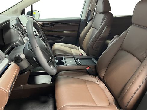 New 2026 Honda Odyssey Touring image 15
