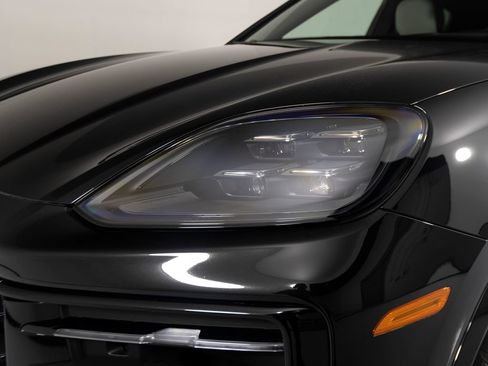 Certified 2025 Porsche Cayenne S AWD/4WD image 43