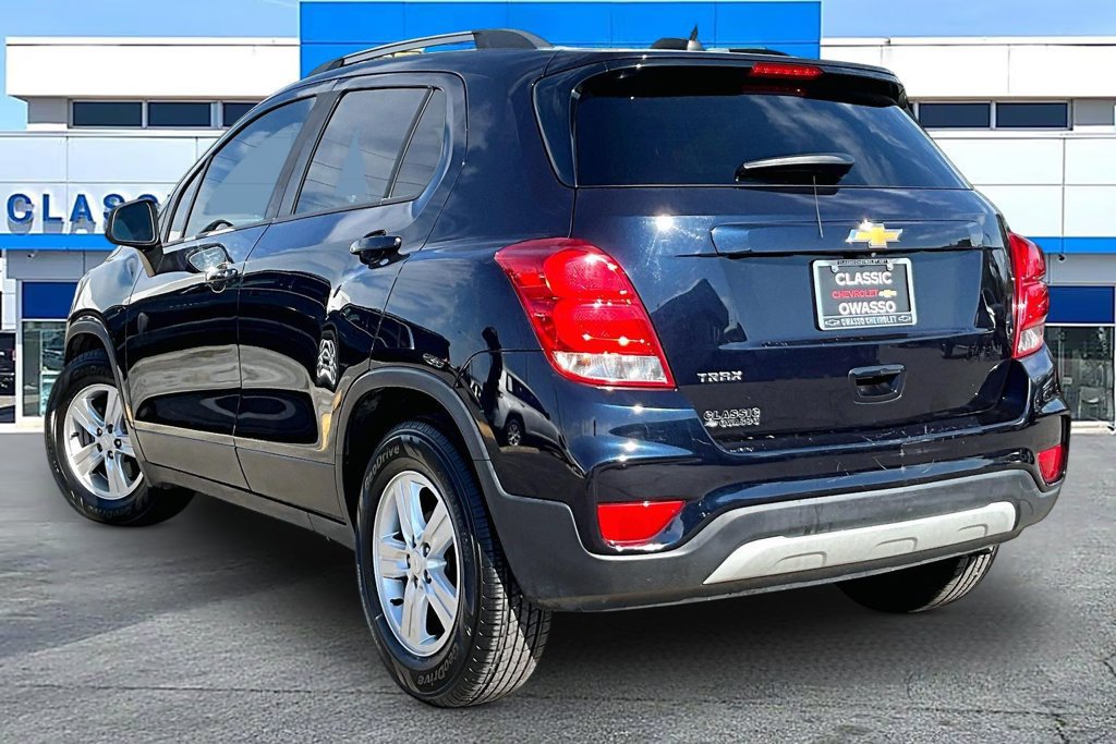 Used 2022 Chevrolet Trax LT w/ LT Convenience Package FWD image 3