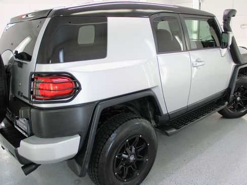 Used 2008 Toyota FJ Cruiser 2WD image 15