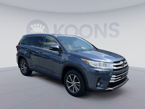 Used 2017 Toyota Highlander XLE AWD/4WD image 10