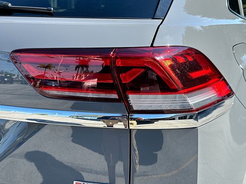 Used 2022 Volkswagen Atlas Cross Sport SEL Premium R-Line image 33