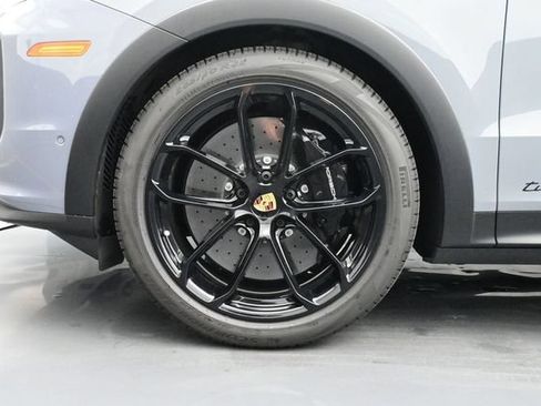 Certified 2024 Porsche Cayenne Turbo GT AWD/4WD image 6