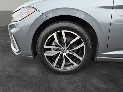Used 2025 Volkswagen Jetta SE FWD image 4