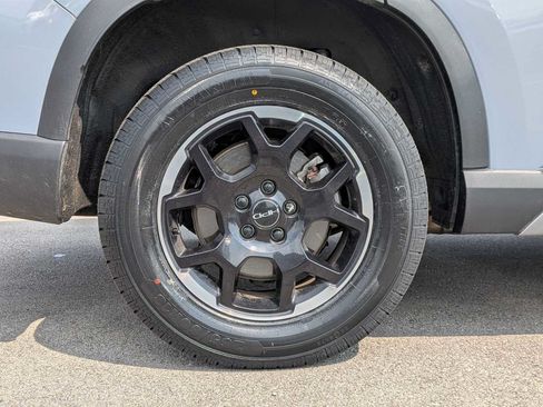Used 2025 Honda Pilot TrailSport image 12