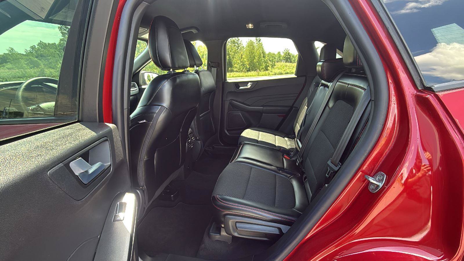 Used 2024 Ford Escape ST-Line w/ Tech Pack #1 AWD/4WD image 23