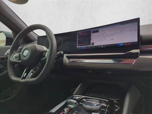 Used 2026 BMW 540i xDrive w/ M Sport Package image 26