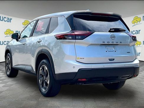 Used 2025 Nissan Rogue SV AWD/4WD image 4