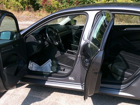 Used 2015 Volkswagen Passat 1.8T Limited Edition image 7