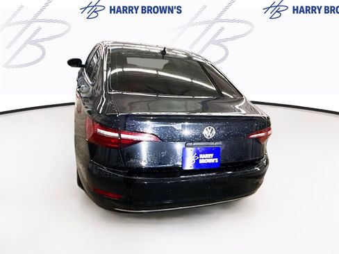 Used 2021 Volkswagen Jetta SE FWD image 9