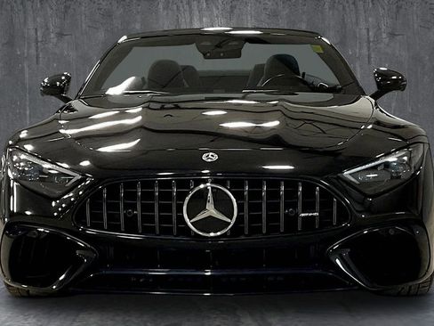 Used 2022 Mercedes-Benz SL 55 AMG 4MATIC w/ Driver Assistance Package image 2