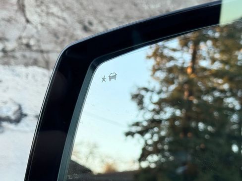 Used 2017 Cadillac Escalade ESV Platinum image 16