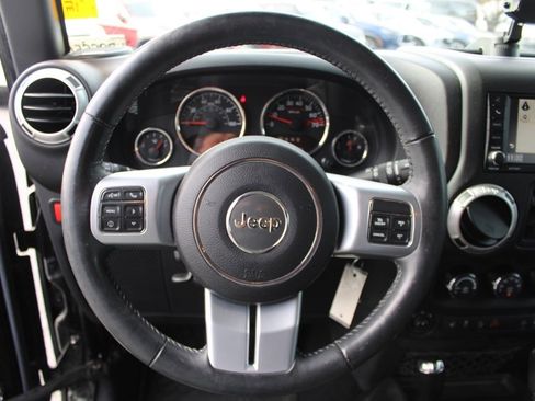 Used 2016 Jeep Wrangler Unlimited Rubicon image 16