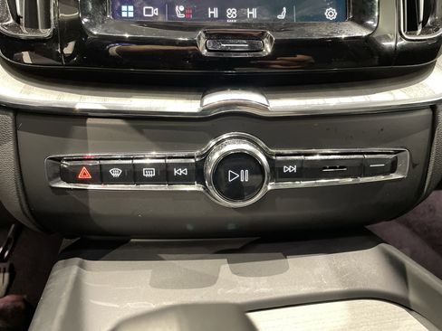 Used 2025 Volvo XC60 B5 Plus image 31