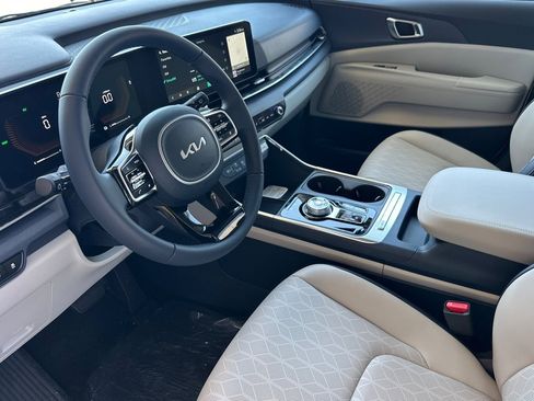 New 2026 Kia Carnival EX FWD image 10
