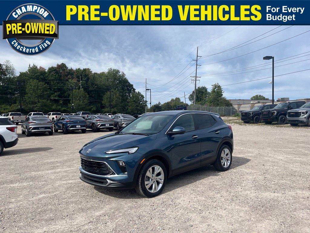 Used 2024 Buick Encore GX Preferred FWD image 1