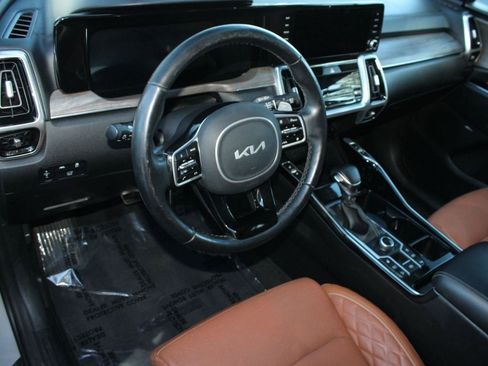 Used 2022 Kia Sorento SX Prestige w/ Rust Color Package image 4