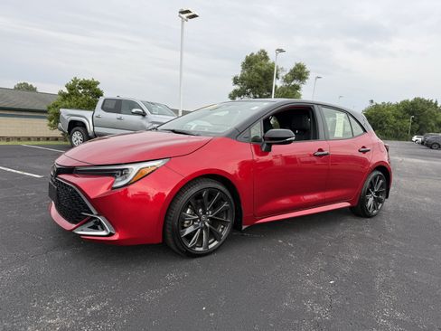 Used 2025 Toyota Corolla XSE FWD image 3