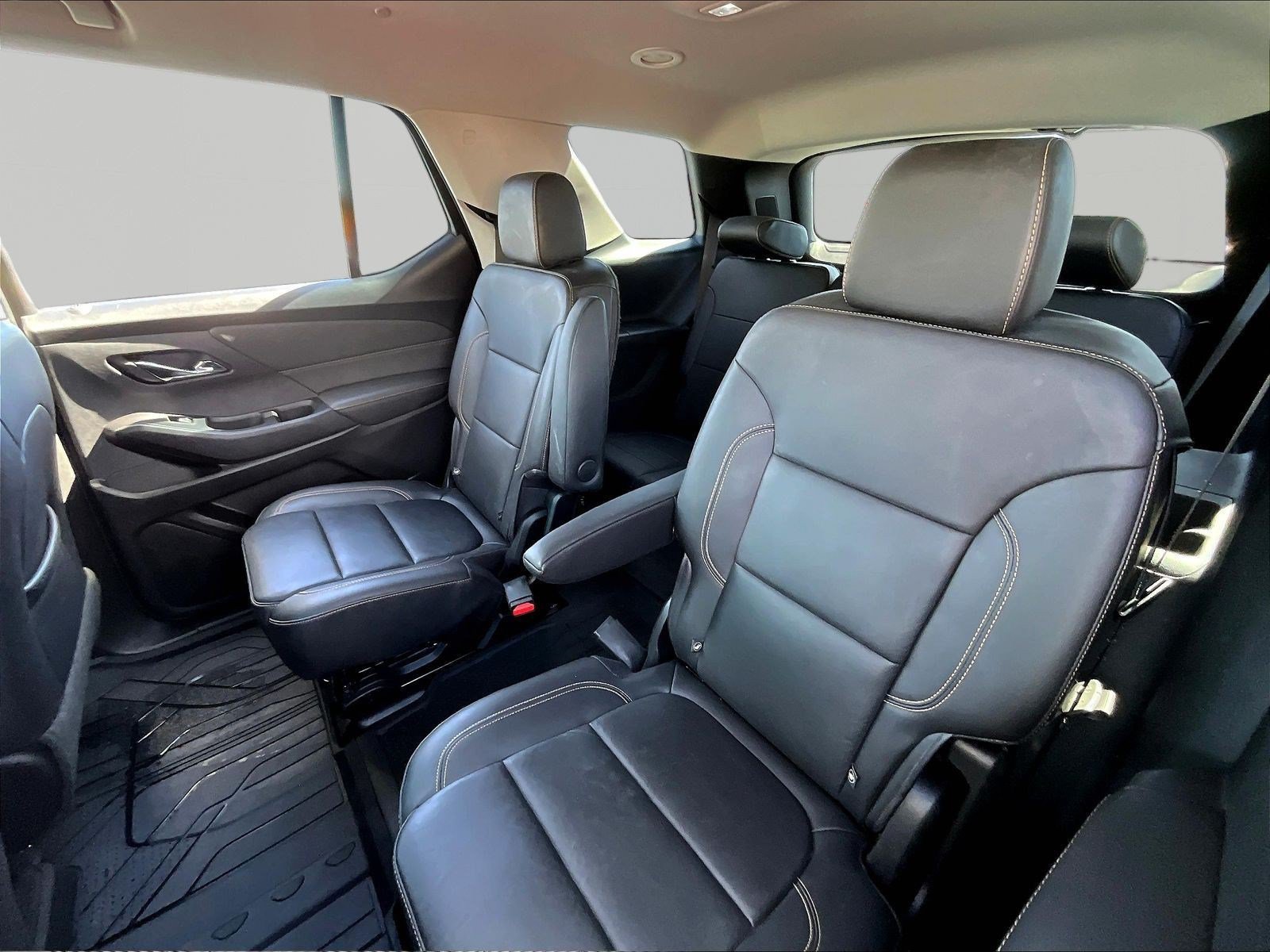 Used 2020 Chevrolet Traverse LT w/ LT Premium Package FWD image 22