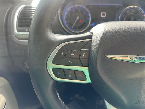 Used 2017 Chrysler 300 C image 18