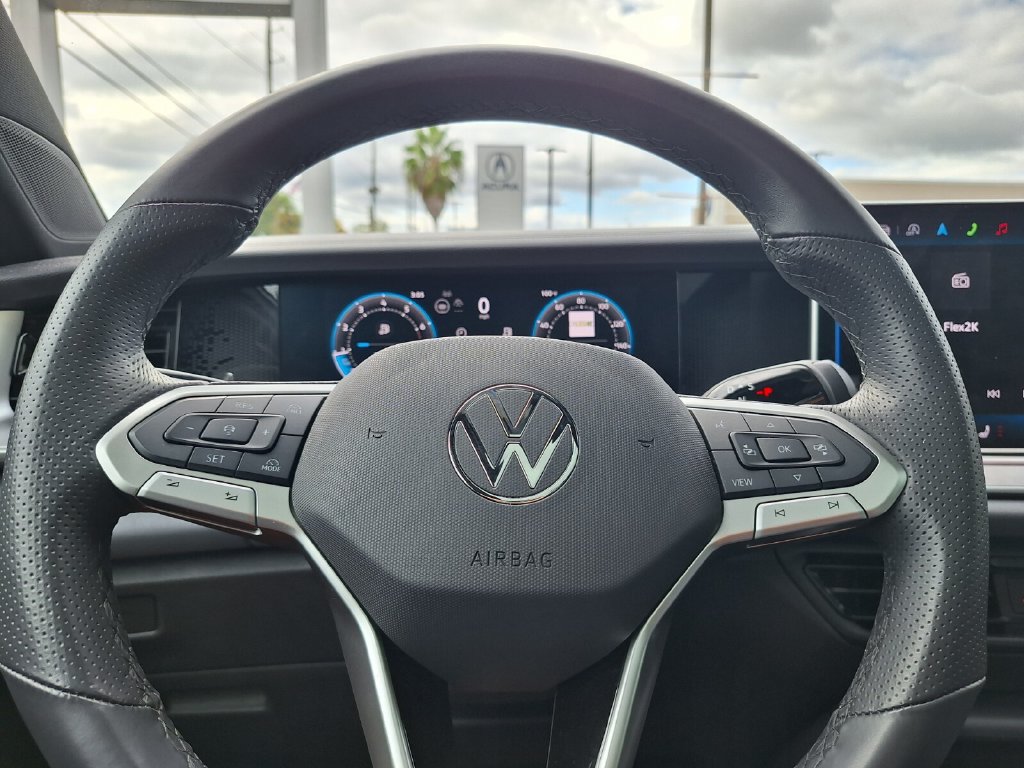 Used 2025 Volkswagen Tiguan SE R-Line AWD/4WD image 17