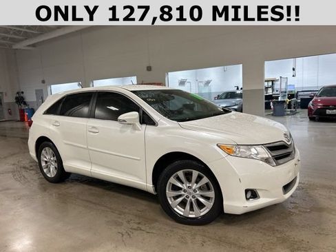 Used 2014 Toyota Venza LE FWD image 2