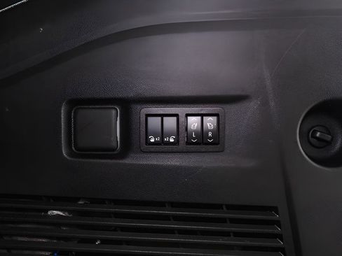 Used 2025 Chevrolet Suburban High Country image 44