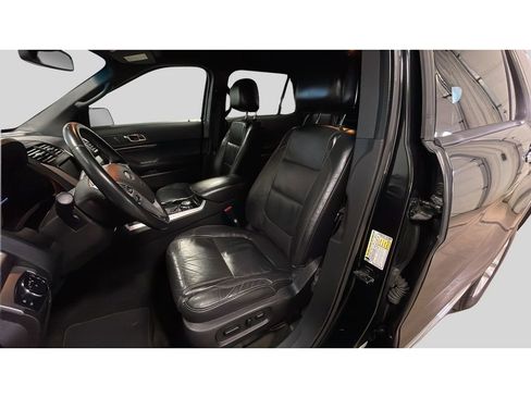Used 2014 Ford Explorer XLT w/ Equipment Group 202A image 14