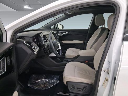 Certified 2023 Audi Q4 e-tron Prestige image 5