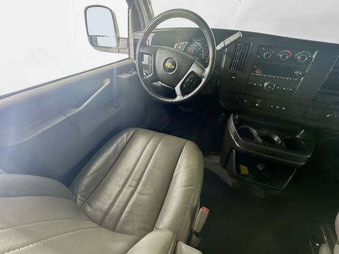 Used 2022 Chevrolet Express 2500 Work Van image 9