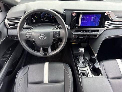 Used 2025 Toyota Camry SE image 12