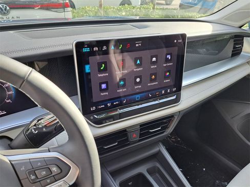 New 2026 Volkswagen Tiguan SE image 9