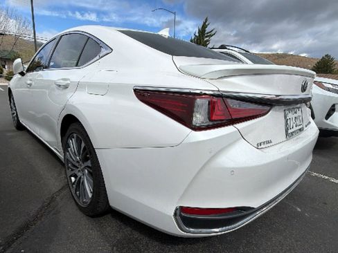Used 2020 Lexus ES 300h w/ Premium Package FWD image 3