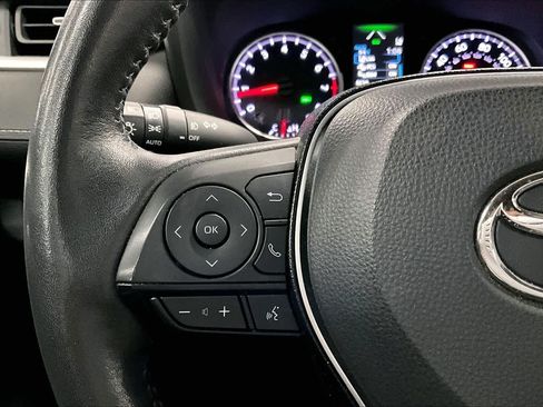 Used 2020 Toyota RAV4 XLE Premium FWD image 23