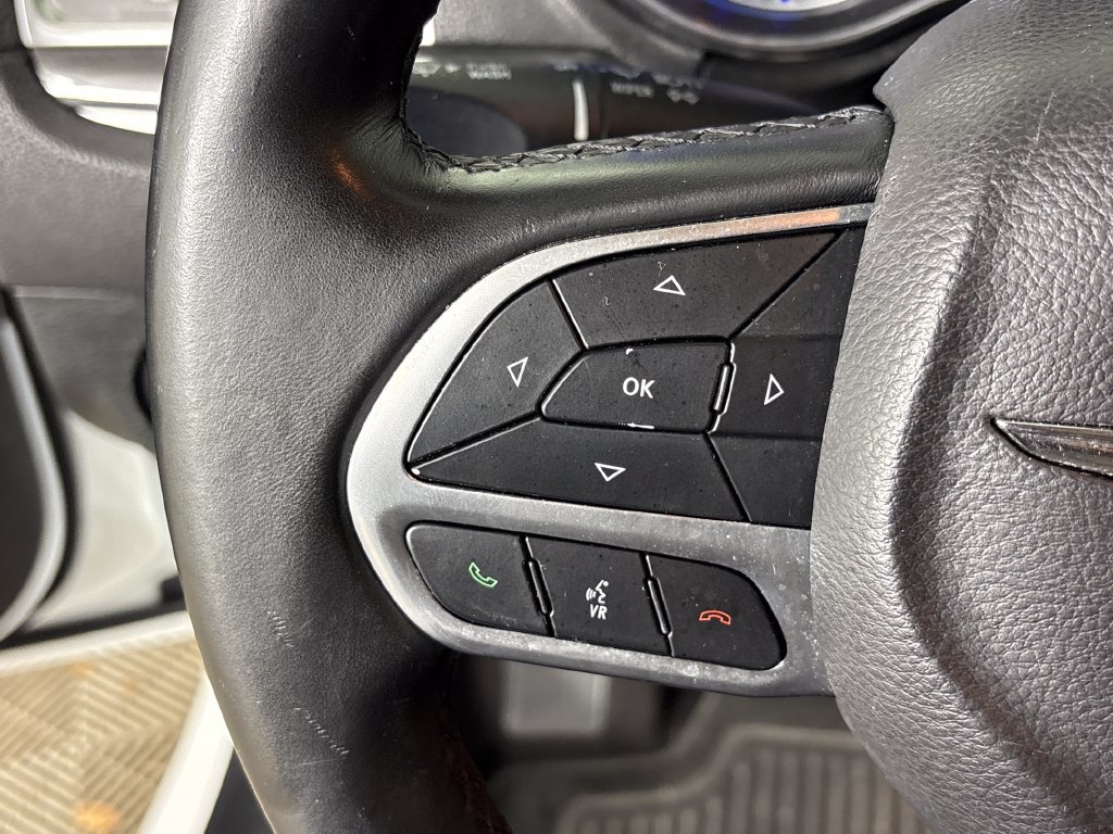 Used 2018 Chrysler 300 Touring w/ Chrome Appearance Package RWD image 19