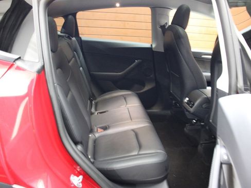 Used 2022 Tesla Model Y Performance image 11