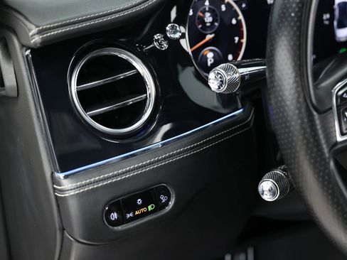 Used 2020 Bentley Flying Spur W12 image 25