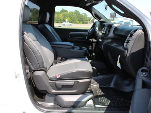 Used 2024 RAM 2500 Tradesman w/ Chrome Appearance Group AWD/4WD image 16