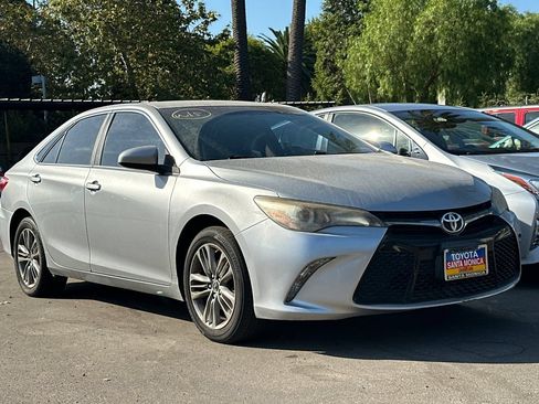 Used 2017 Toyota Camry SE FWD image 2
