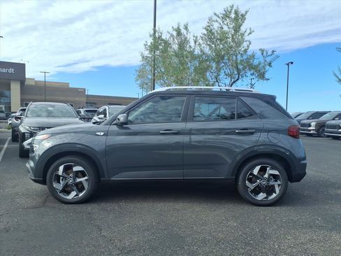 New 2025 Hyundai Venue Limited image 3