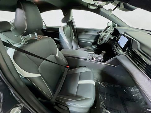 Certified 2025 Toyota Camry SE image 24