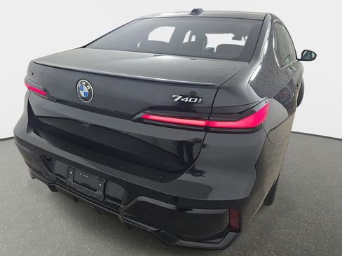Used 2025 BMW 740i xDrive image 39